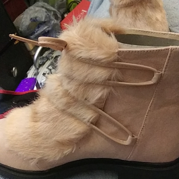 Pink suede and faux fur ankle high boots - Picture 6 of 6